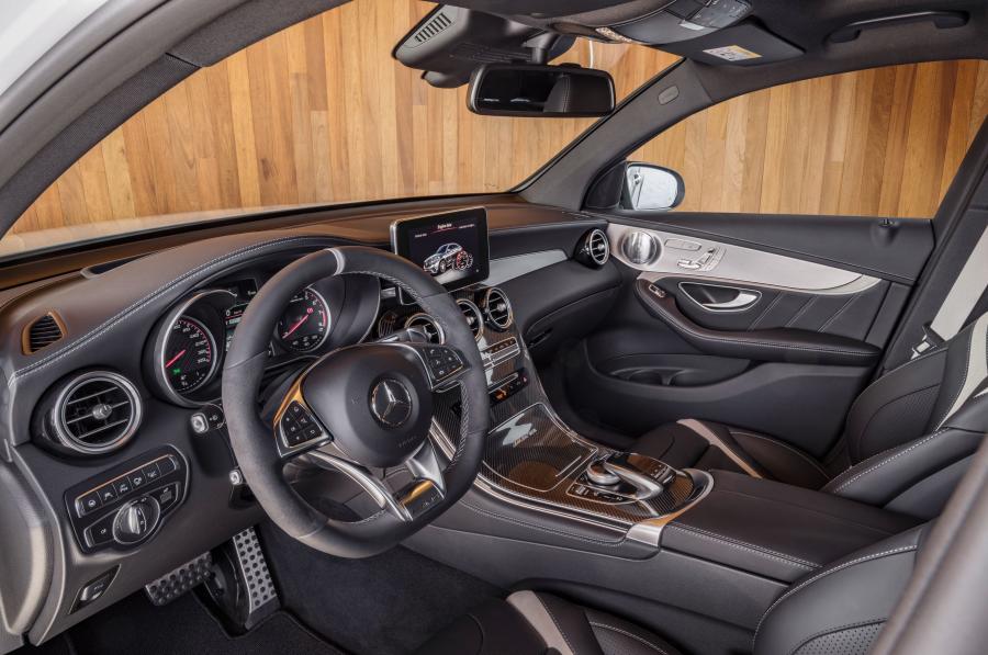 Интерьер Mercedes-AMG GLC63 S 4Matic+ Coupe (C253) 2017 года  (WW) (фото 21 из 63)